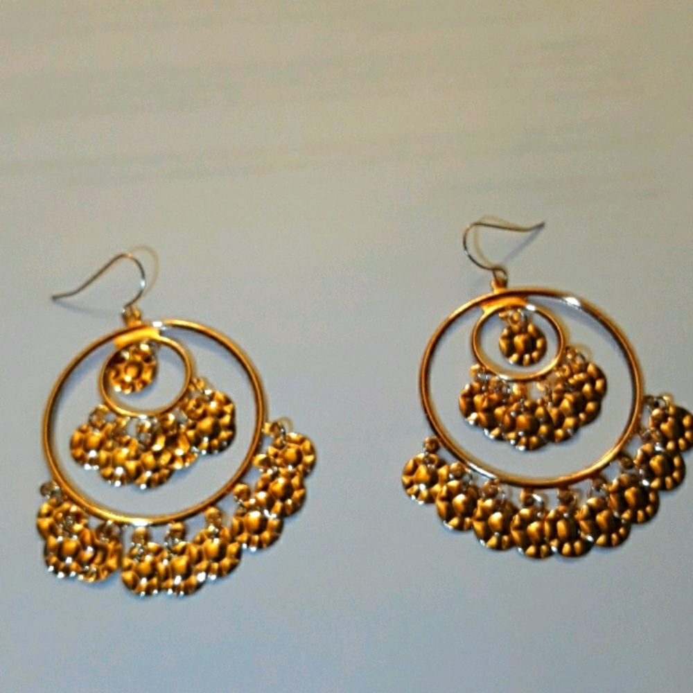 NWOT Gold tone earrings
